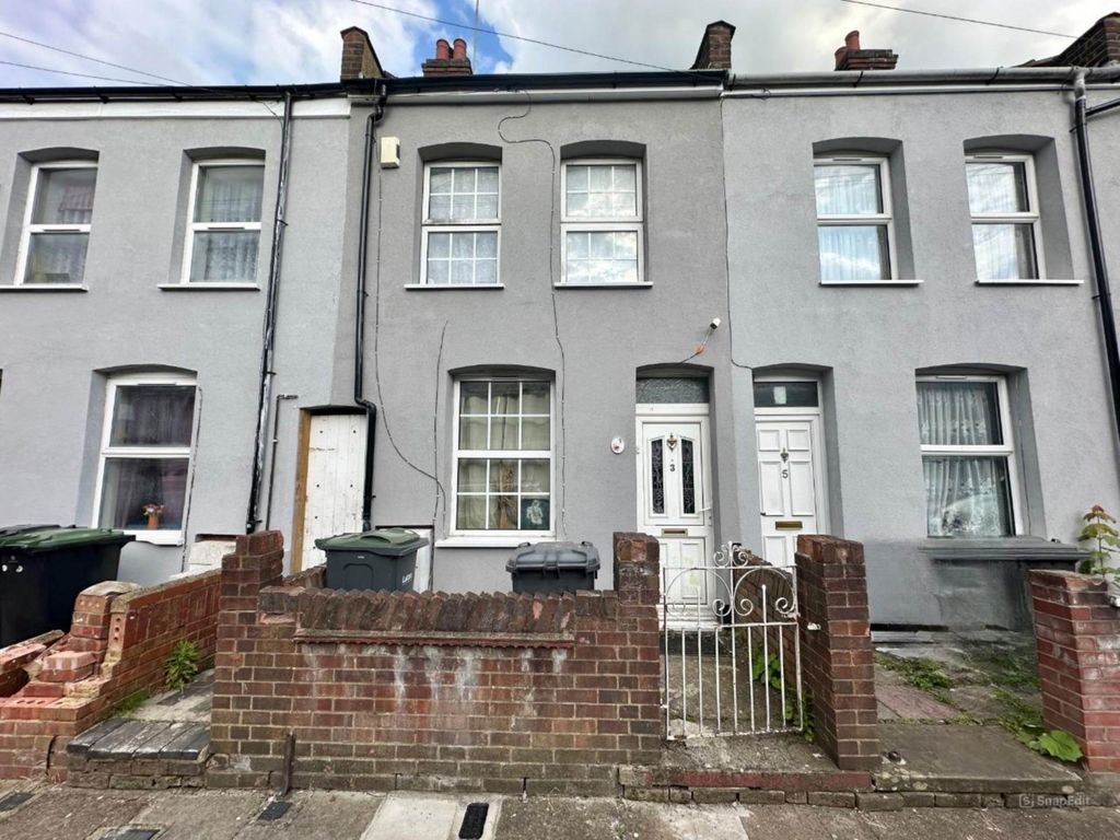 2 bed terraced house for sale in Malvern Road, Luton LU1, £235,000 Zoopla