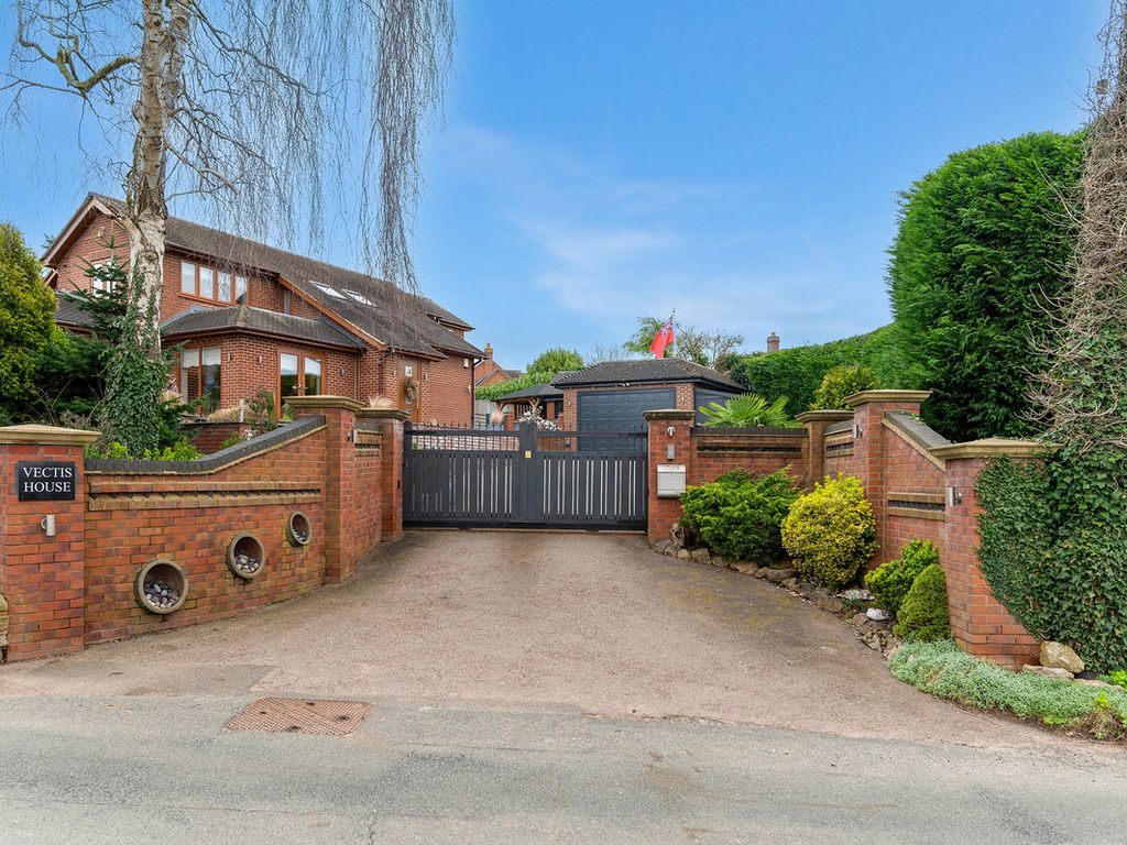 5 bed detached house for sale in Main Road Harlaston Tamworth