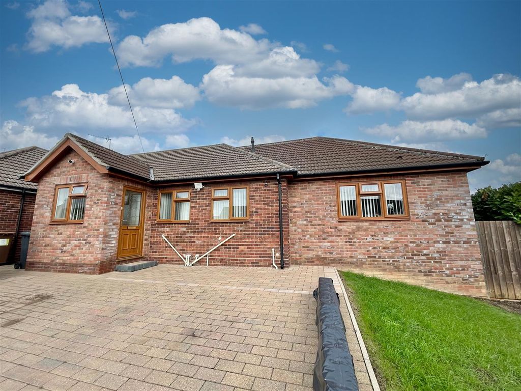 3 bed semidetached bungalow for sale in Heathercroft Road, Ipswich IP1