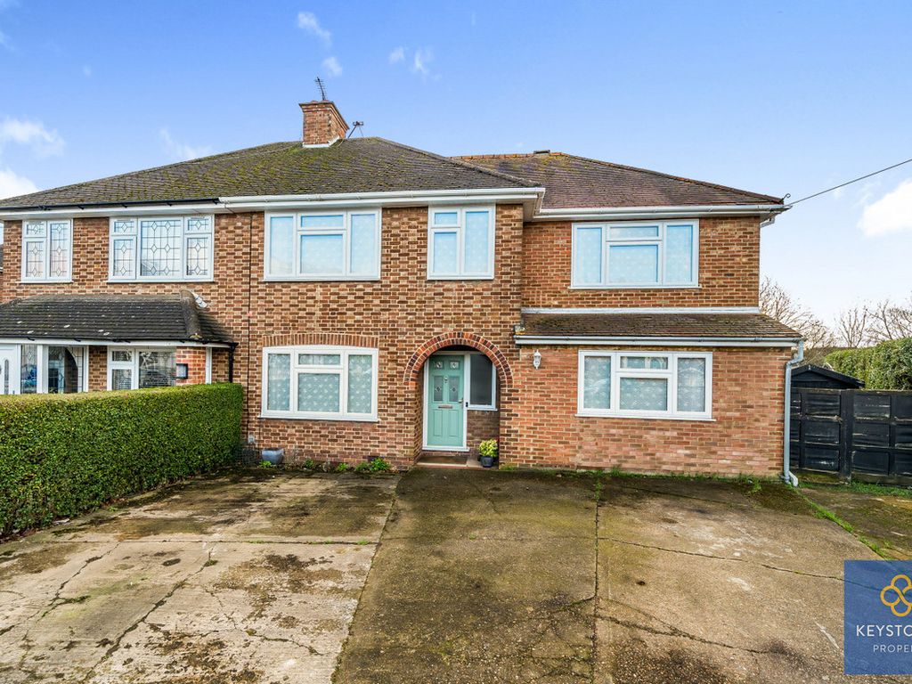 4 bed semidetached house for sale in Carter Drive, Collier Row RM5, £