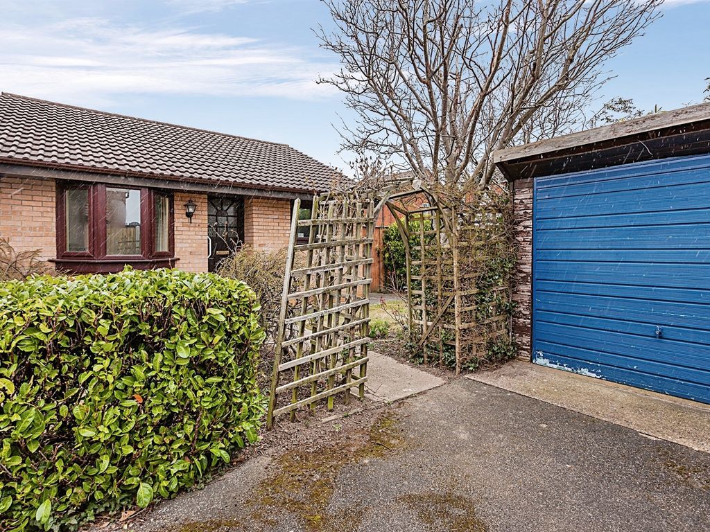 2 bed detached bungalow for sale in Woodmoor Rise, Crigglestone