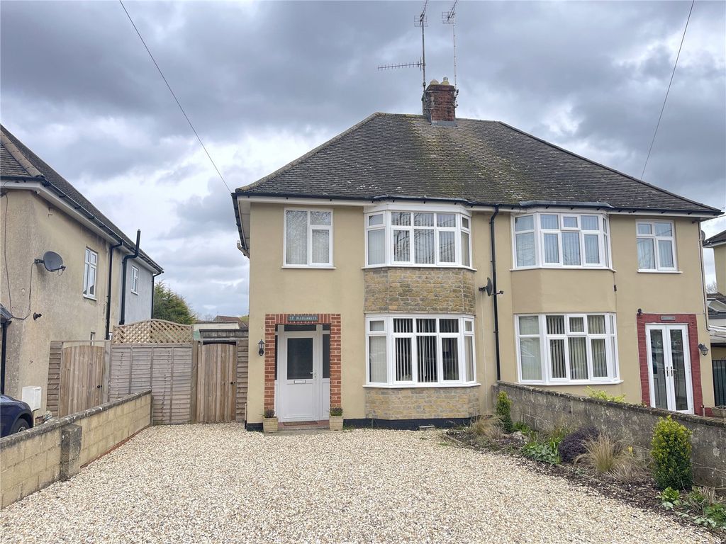 3 bed semidetached house for sale in Siddington Road, Cirencester