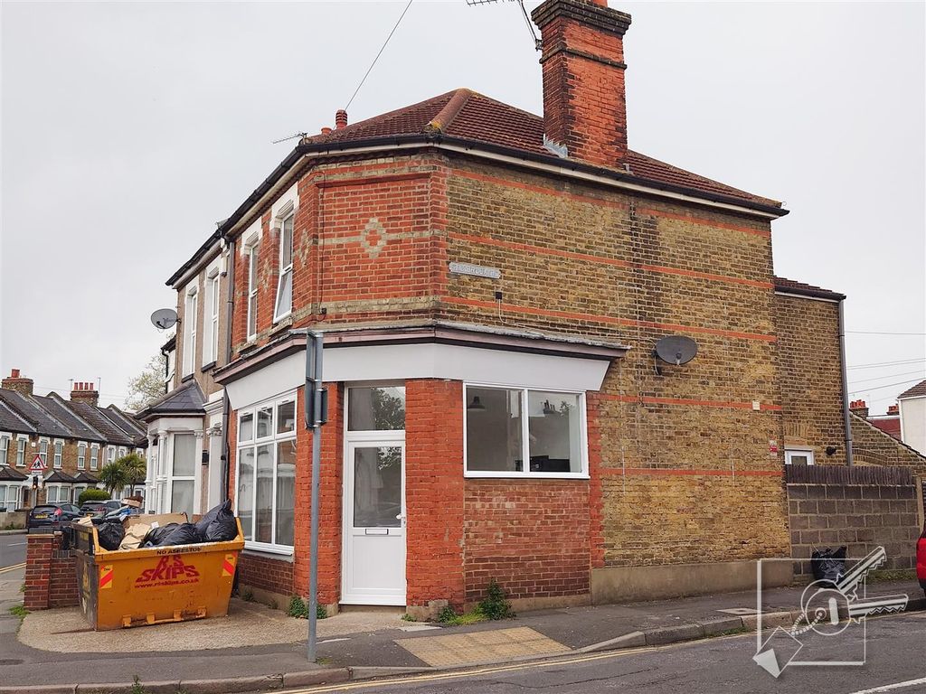 Retail premises to let in Dover Road East, Gravesend, Kent DA11, £