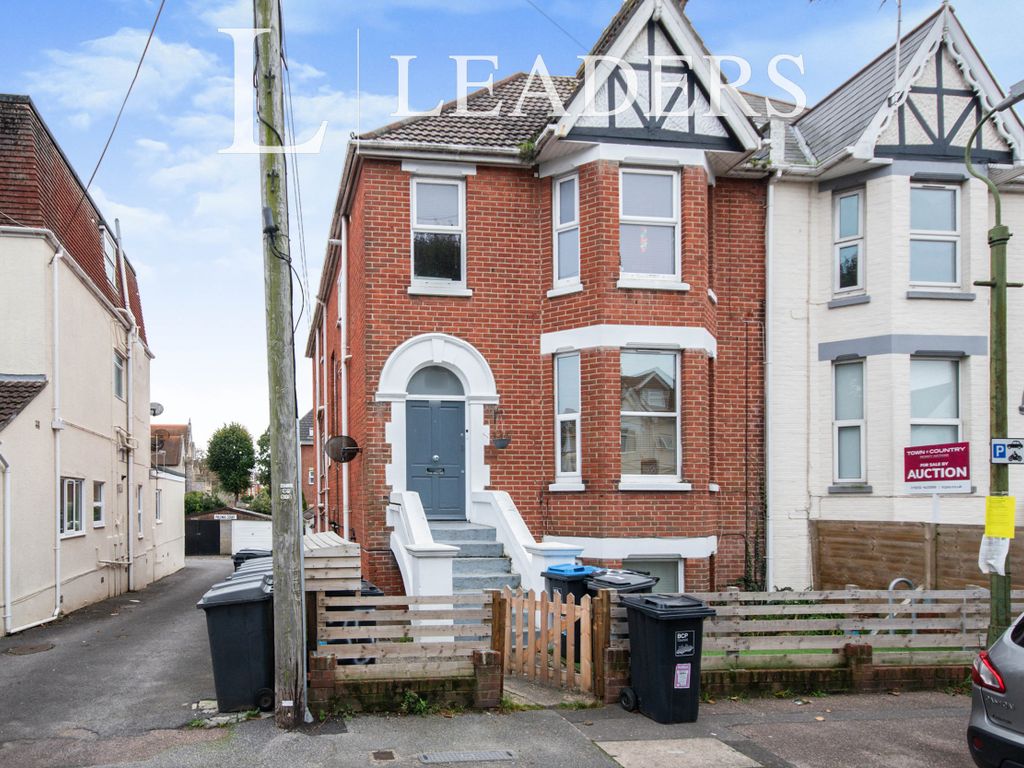 2 bed flat to rent in Westby Road, Bournemouth BH5, £1,150