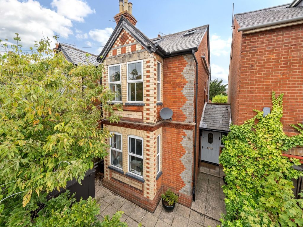 4 bed semidetached house for sale in Langborough Road, Wokingham