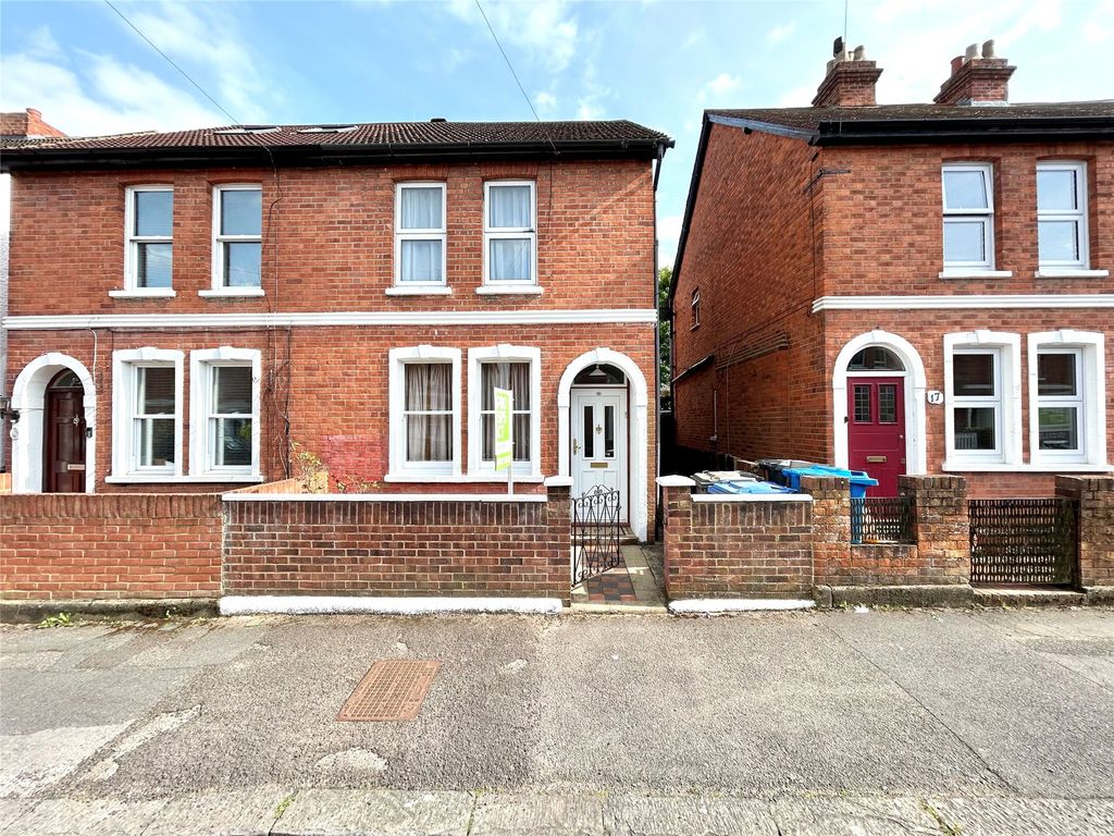 3 bed semidetached house for sale in College Rise, Maidenhead