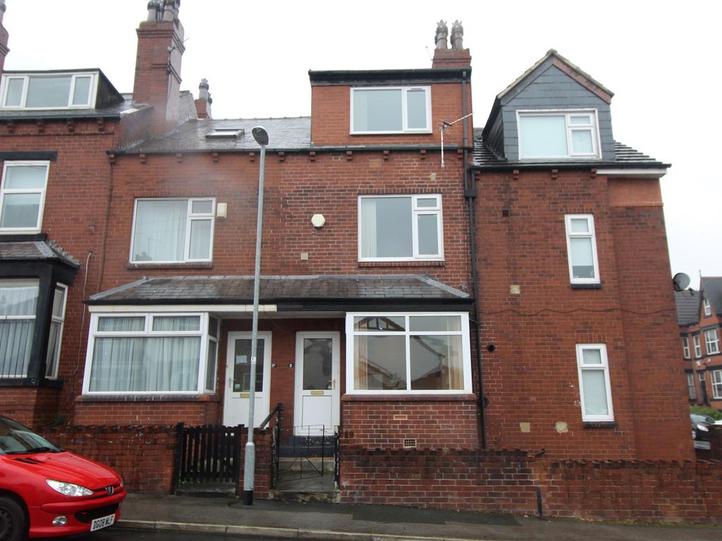4 bed property to rent in Hessle Avenue, Hyde Park, Leeds LS6, £1,907