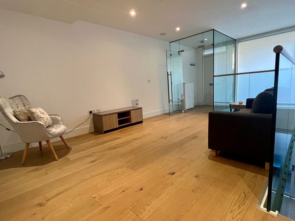 2 bed flat to rent in Rochester Place NW1, £3,360 pcm Zoopla