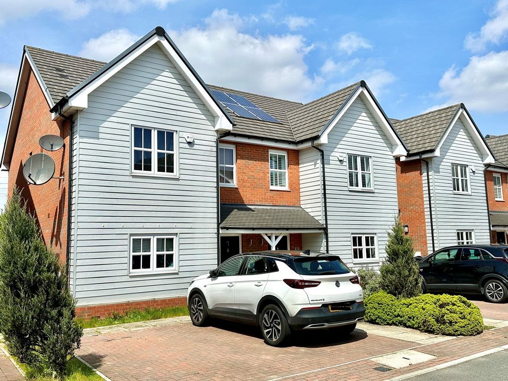 4 bed semidetached house for sale in Orchard Way, StanfordLeHope