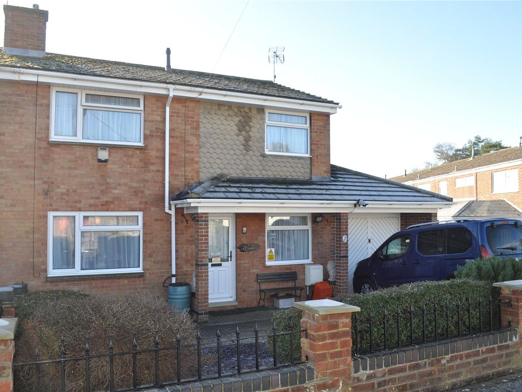 3 bed semidetached house for sale in Liddington Street, Swindon