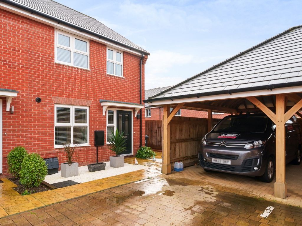 2 bed end terrace house for sale in Hawthorn Avenue, Andover SP11, £