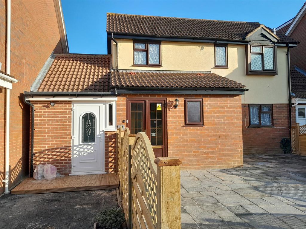 4 bed linkdetached house for sale in Kingsash Drive, Yeading, Hayes
