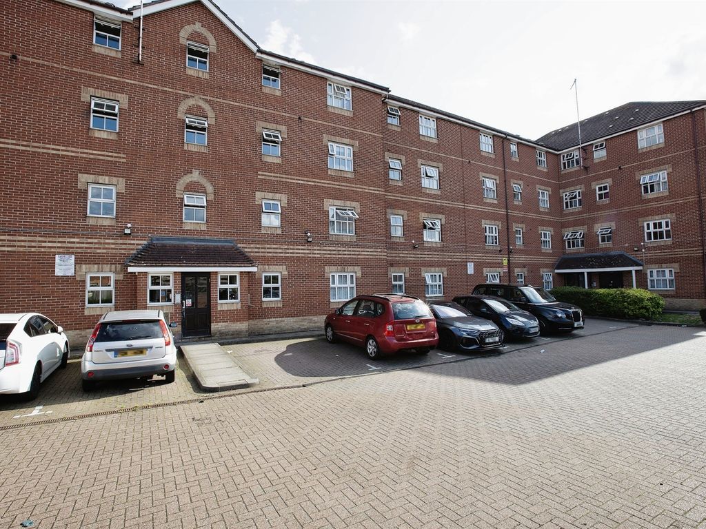 1 bed flat for sale in Hyacinth Close, Ilford IG1, £190,000 Zoopla