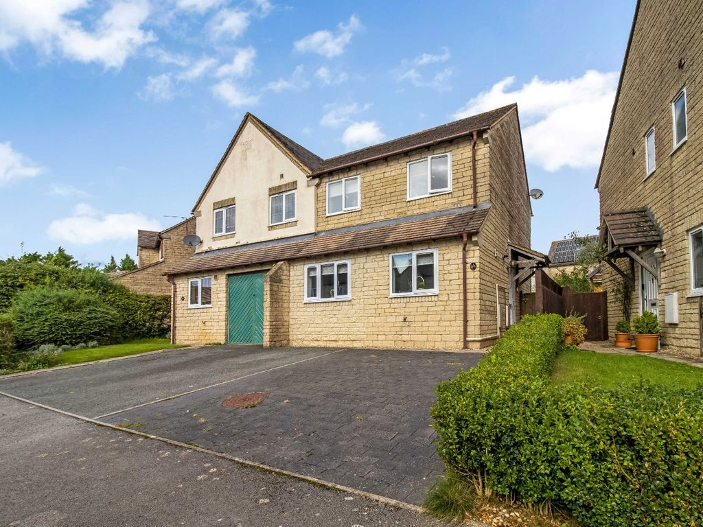 3 bed semidetached house for sale in Stonecote Ridge, Stroud