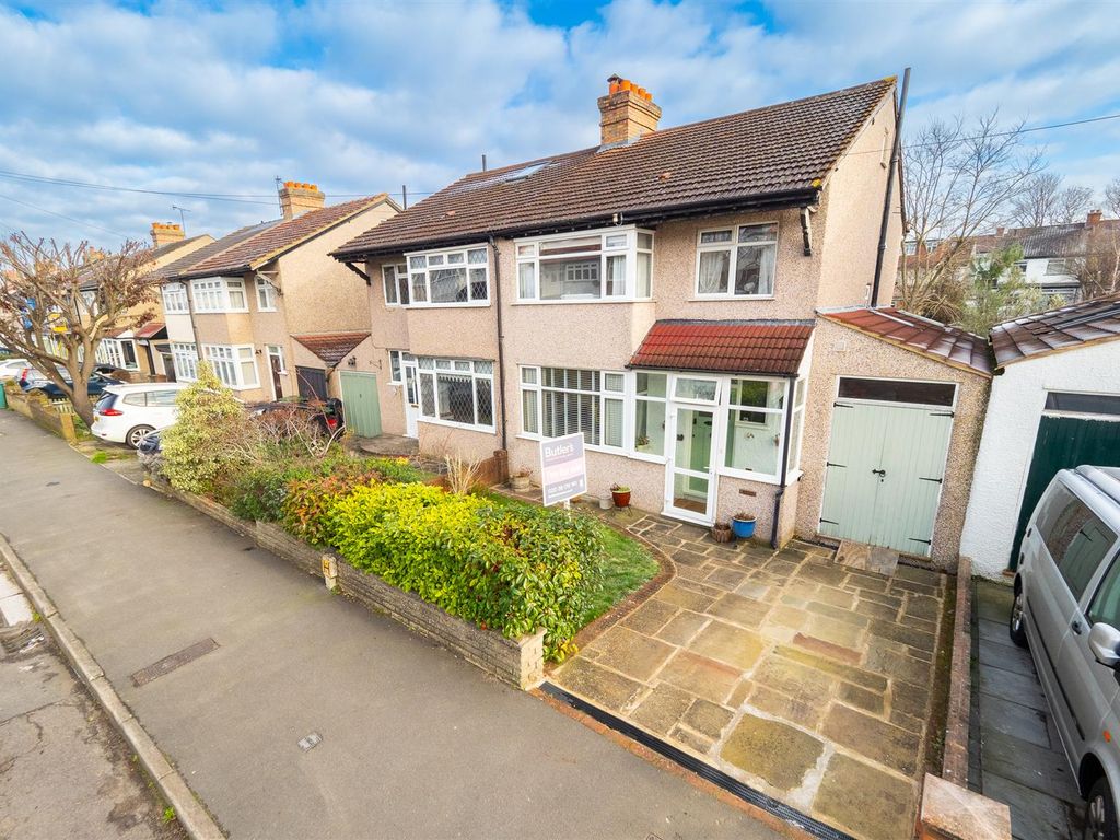 3 bed semidetached house for sale in Oxford Road, Carshalton SM5, £