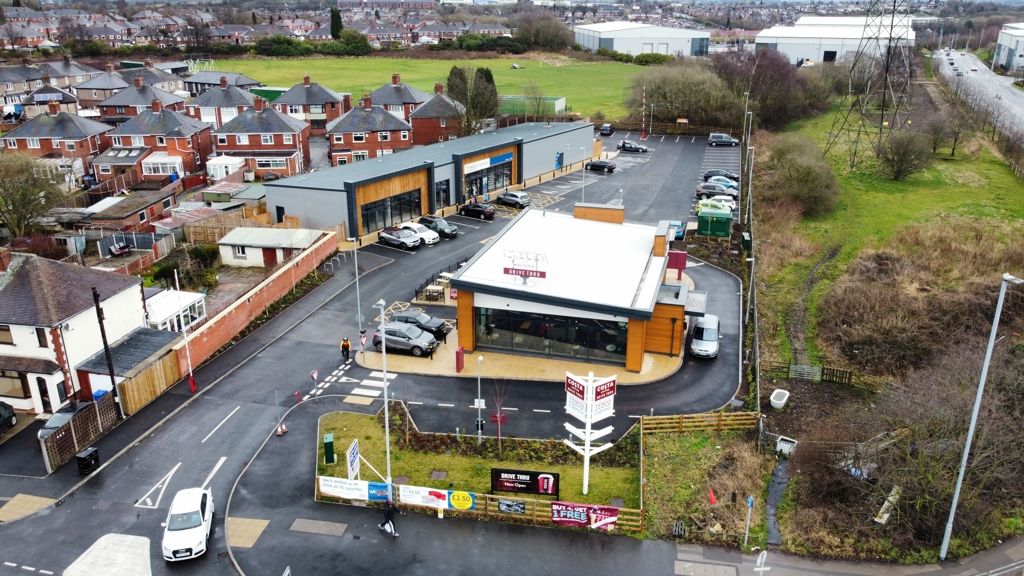 Commercial property for sale in Roadside Retail And DriveThru, High