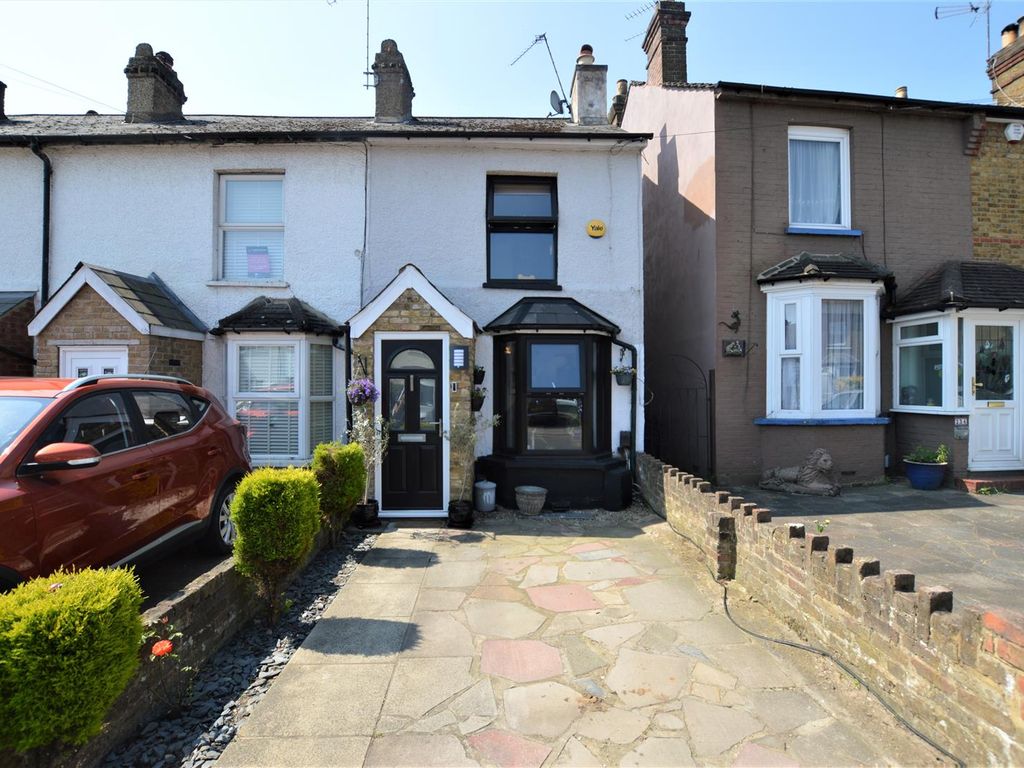 3 bed end terrace house for sale in New Road, Croxley Green