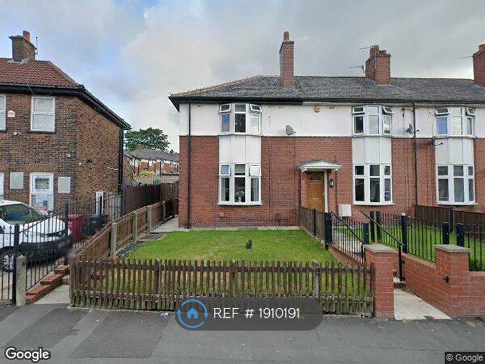 2 bed end terrace house to rent in Athlone Avenue, Bolton BL1, £900 pcm