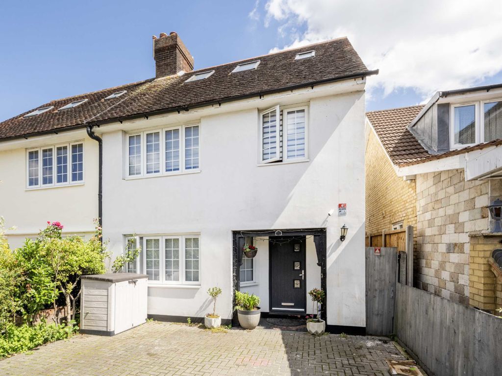 5 bed property for sale in Reservoir Road, London N14, £825,000 Zoopla