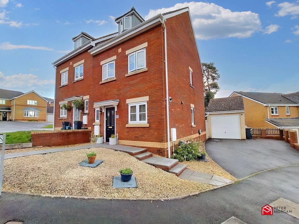 3 bed semidetached house for sale in Parc Gilbertson, Gelligron