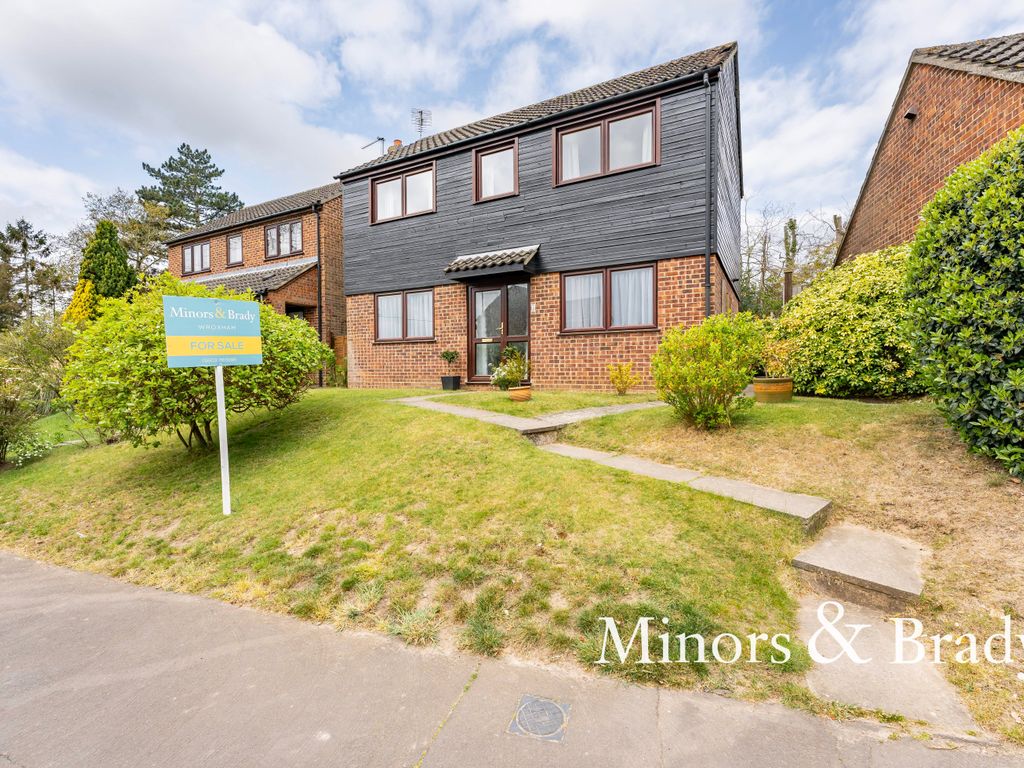 4 bed detached house for sale in The Coigncroft, Brundall, Norwich NR13