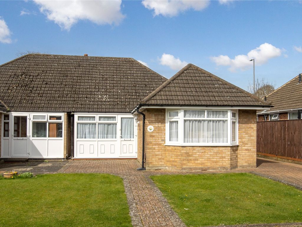 3 bed bungalow for sale in Langford Drive, Luton, Bedfordshire LU2, £