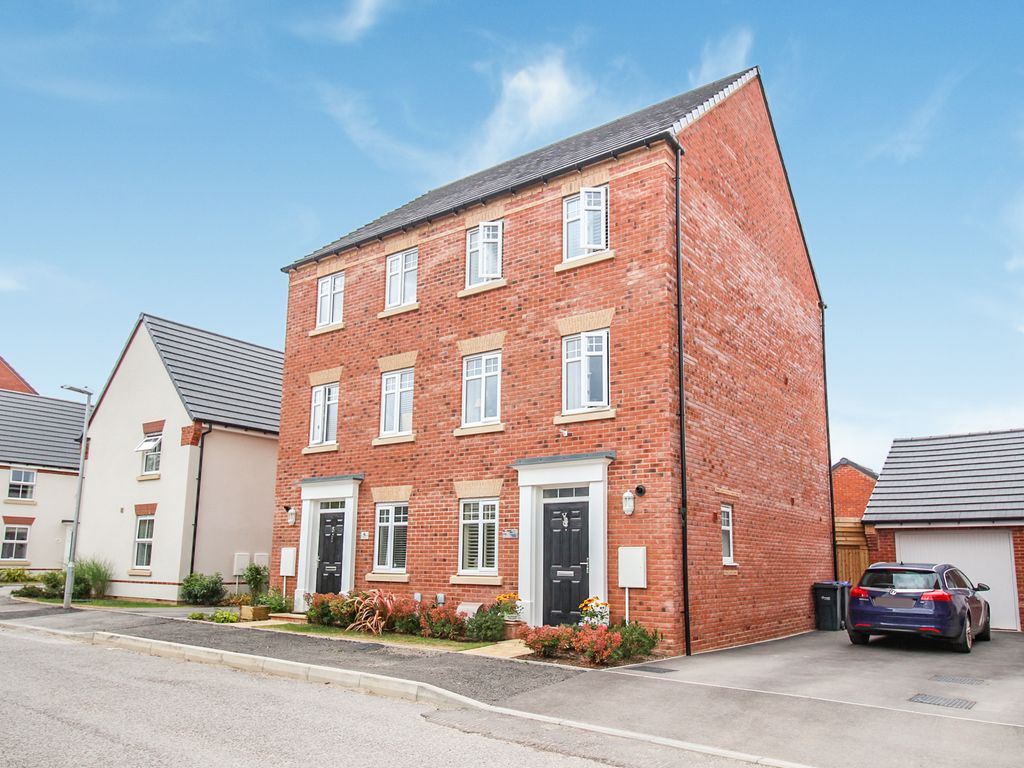 4 bed town house for sale in Cheviot Road, Westbury BA13, £325,000 Zoopla