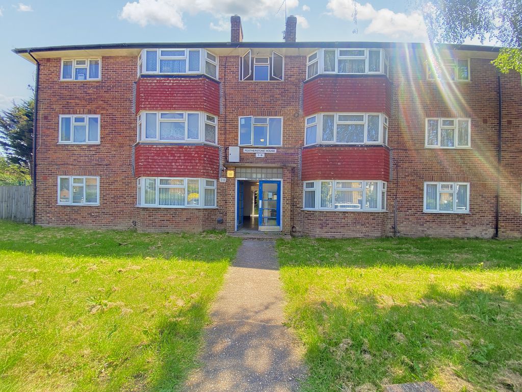 2 bed flat to rent in Featherstone House, Hornbeam Road, Hayes, Greater
