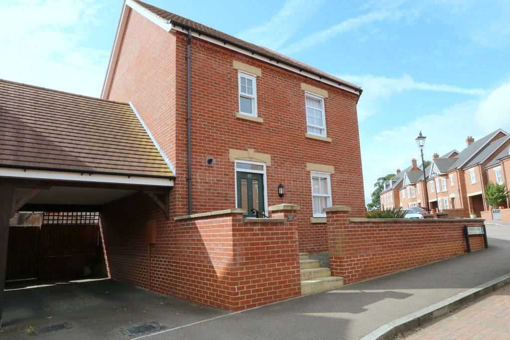 2 bed semidetached house to rent in Crowsley Road, Kempston, Bedford