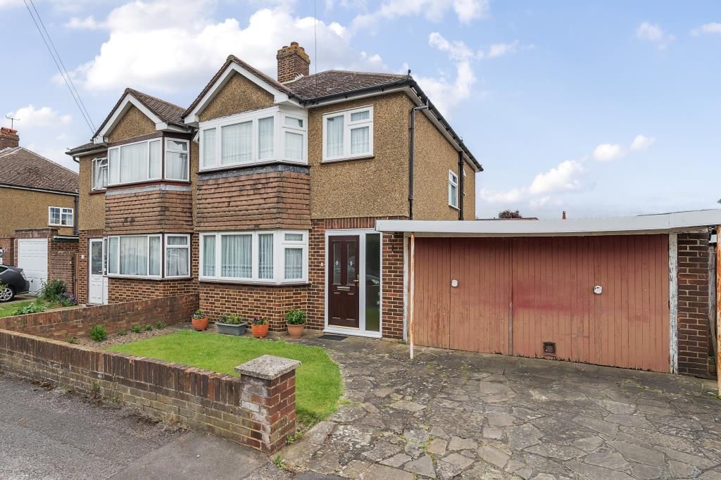 3 bed semidetached house for sale in Ashford, Surrey TW15, £550,000