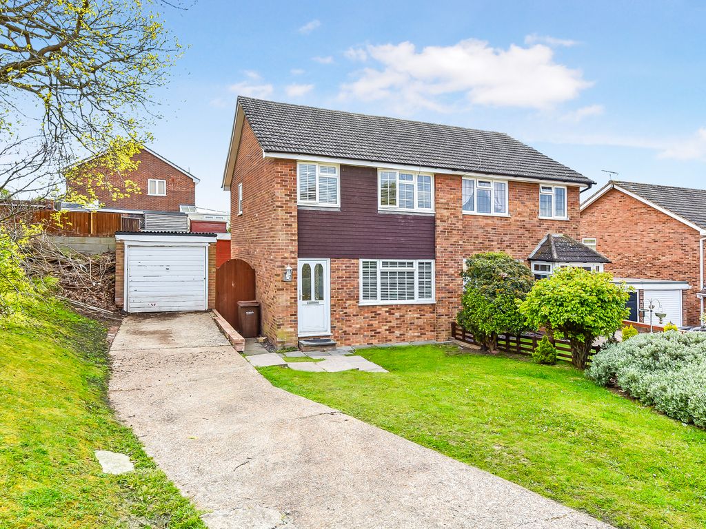 3 bed semidetached house for sale in Brewer Road, Cliffe Woods, Kent