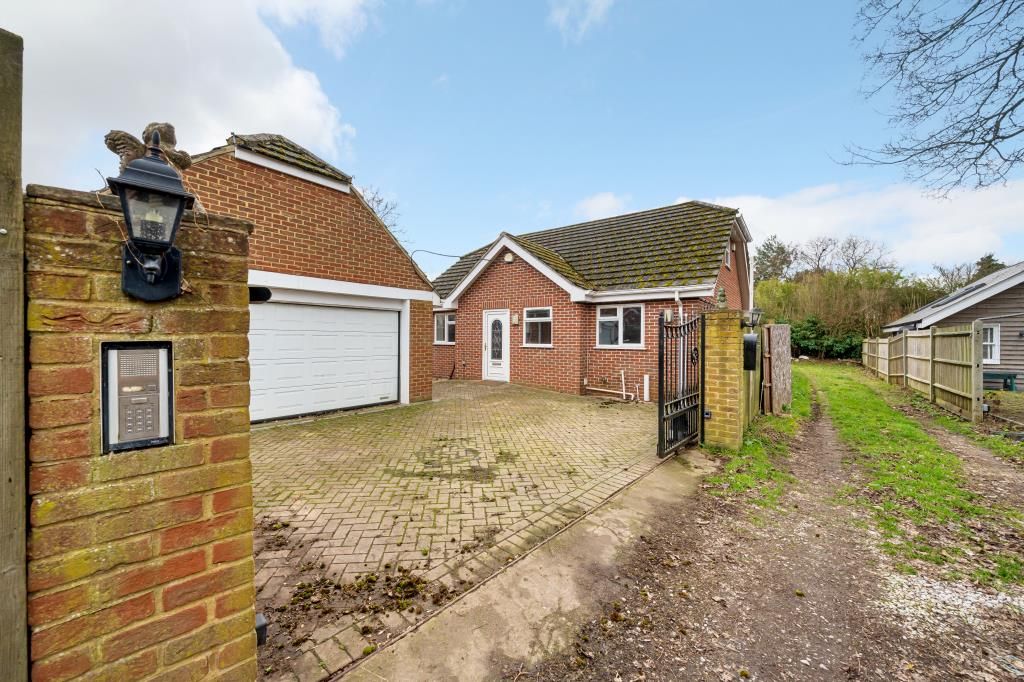 3 bed detached house for sale in Victoria Road, Tilehurst, Reading RG31