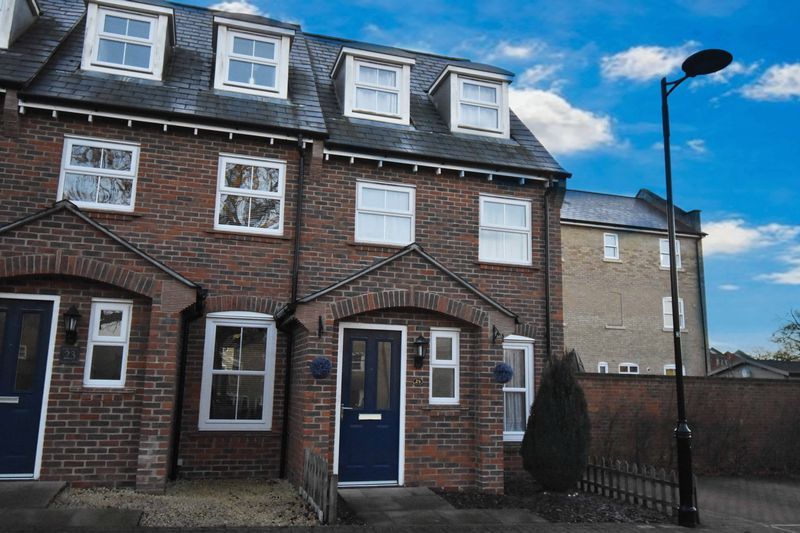 3 bed terraced house to rent in Monxton Place, SherfieldOnLoddon