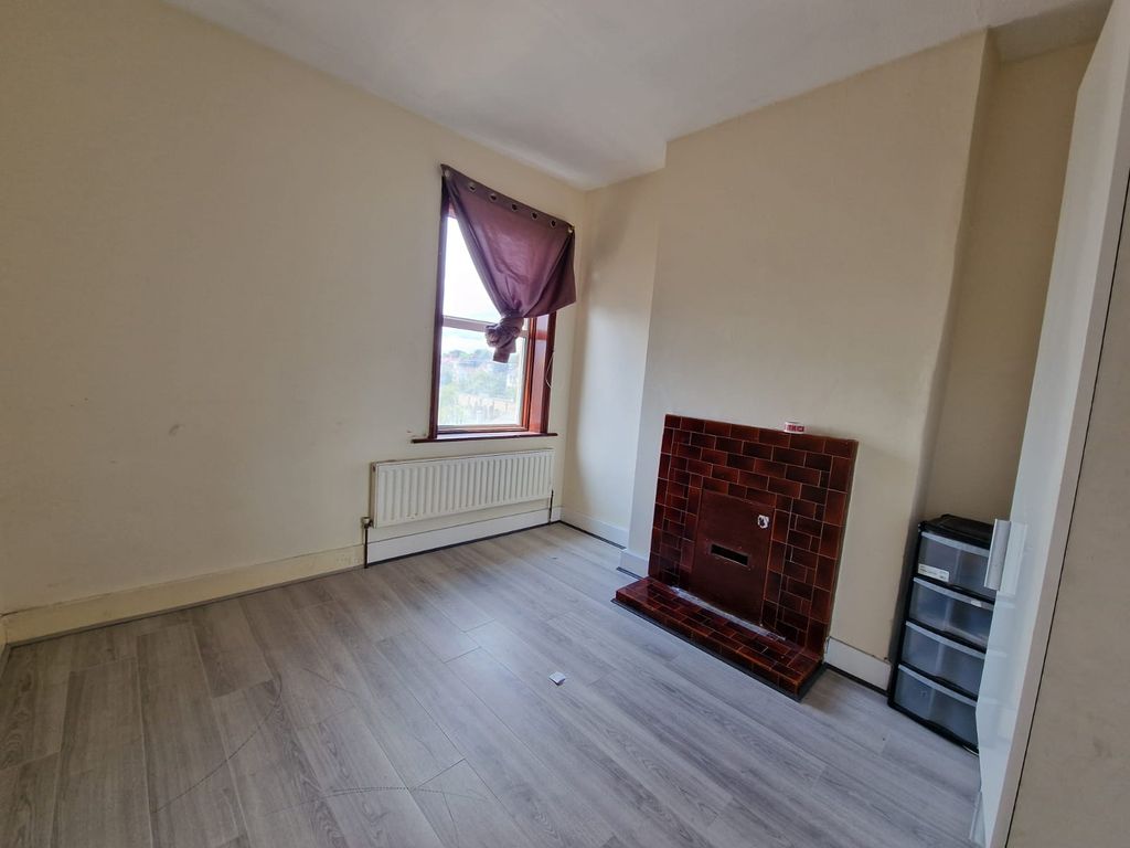 4 bed terraced house to rent in High Street North, Manor Park E12 Zoopla