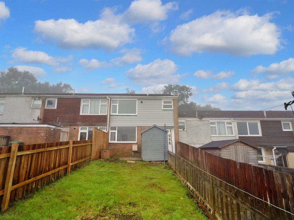 3 bed terraced house for sale in Glan Ffynnon, Tregynwr, Carmarthen