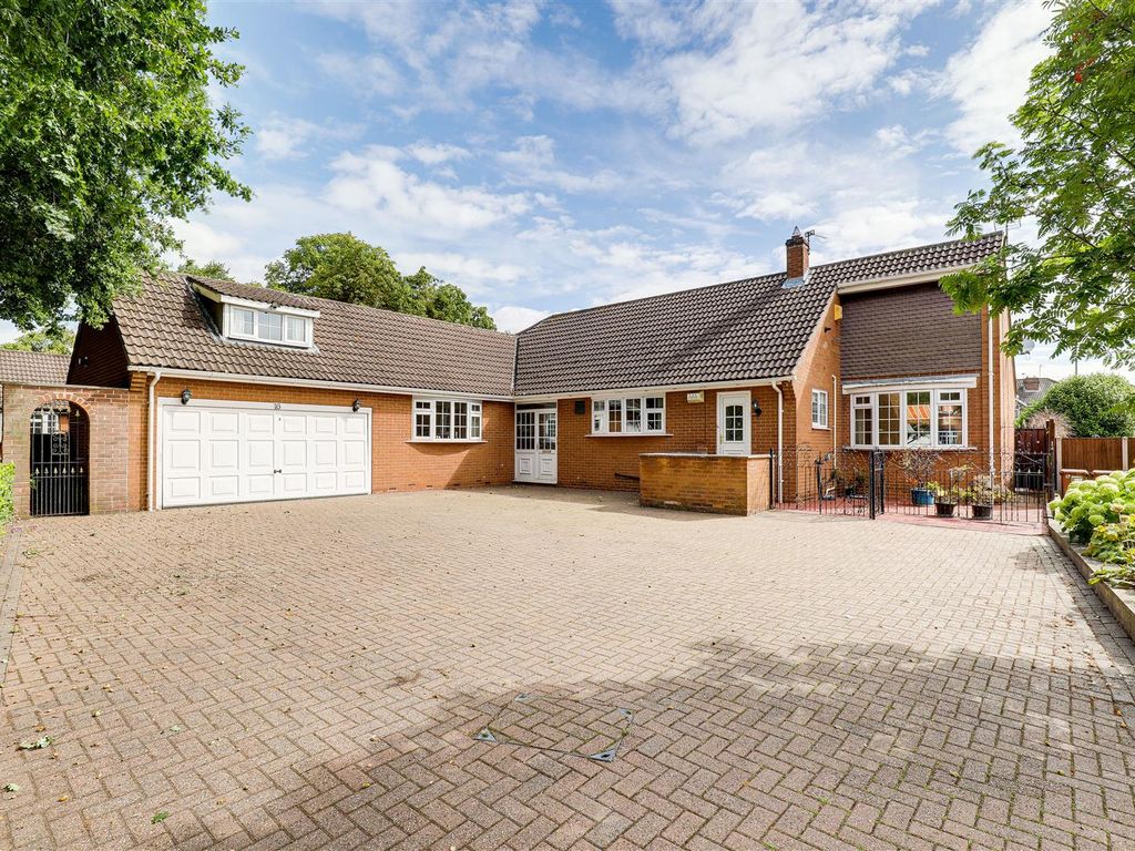 3 bed detached bungalow for sale in Plains Farm Close, Mapperley