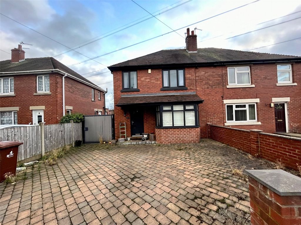 3 bed semidetached house for sale in Charles Avenue, Outwood