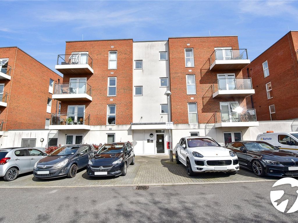 1 bed flat for sale in Alcock Crescent, Crayford, Kent DA1, £220,000