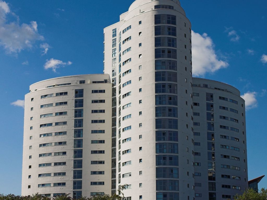 2 bed flat to rent in Altolusso, Bute Terrace, Cardiff CF10, £1,250 pcm