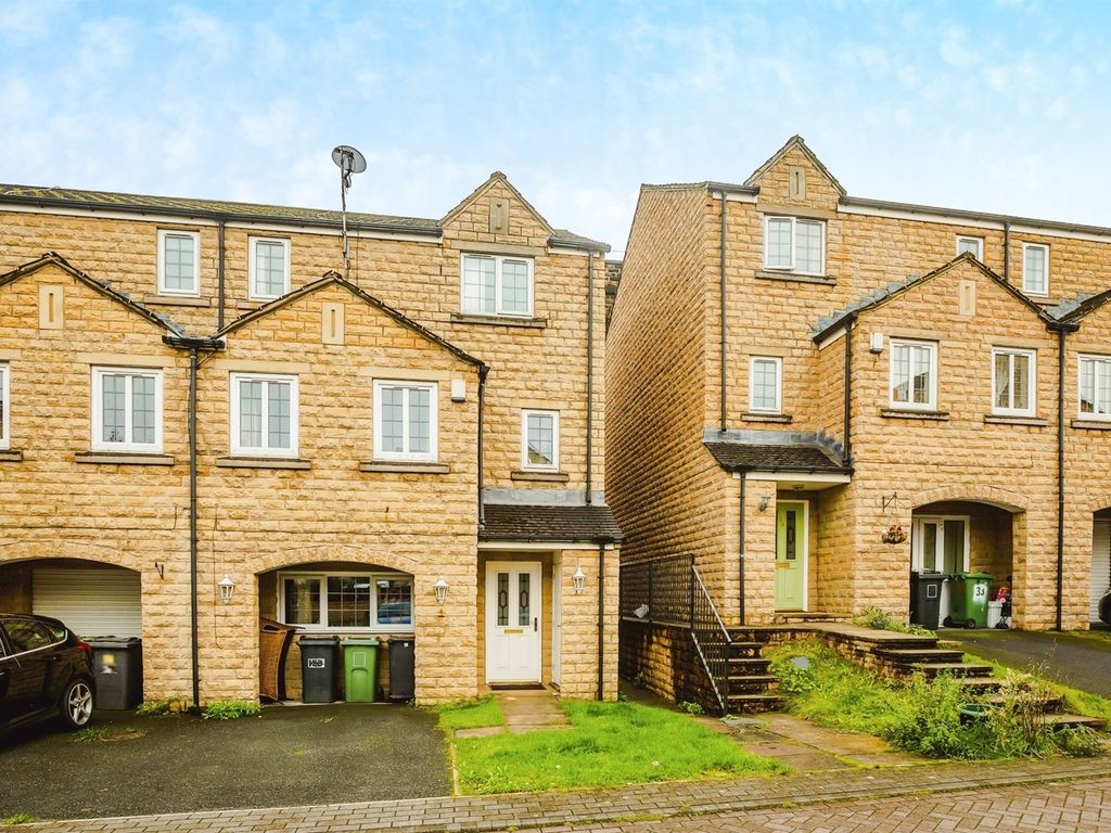 4 bed end terrace house for sale in Dale View, Longwood, Huddersfield