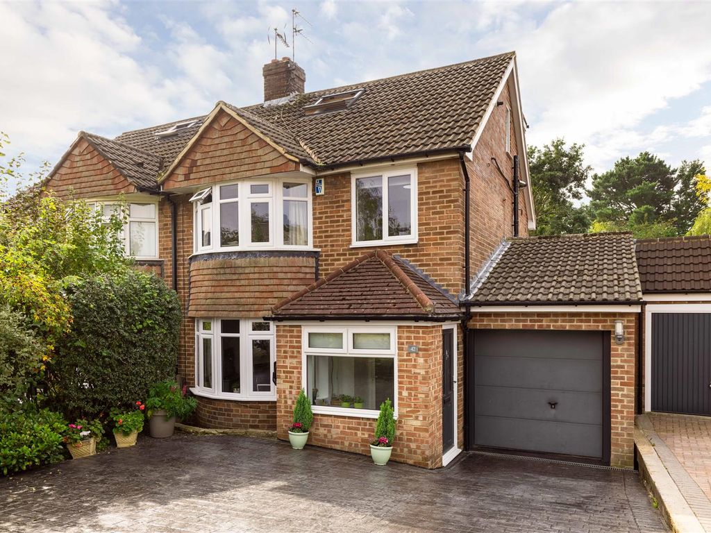 4 bed semidetached house for sale in Meadow Way, Alwoodley, Leeds LS17