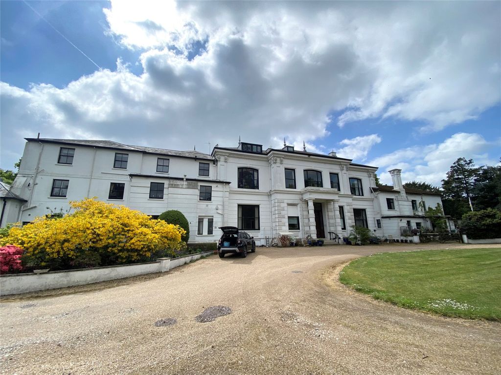 Studio to rent in Sandhurst Lodge, Wokingham Road, Crowthorne