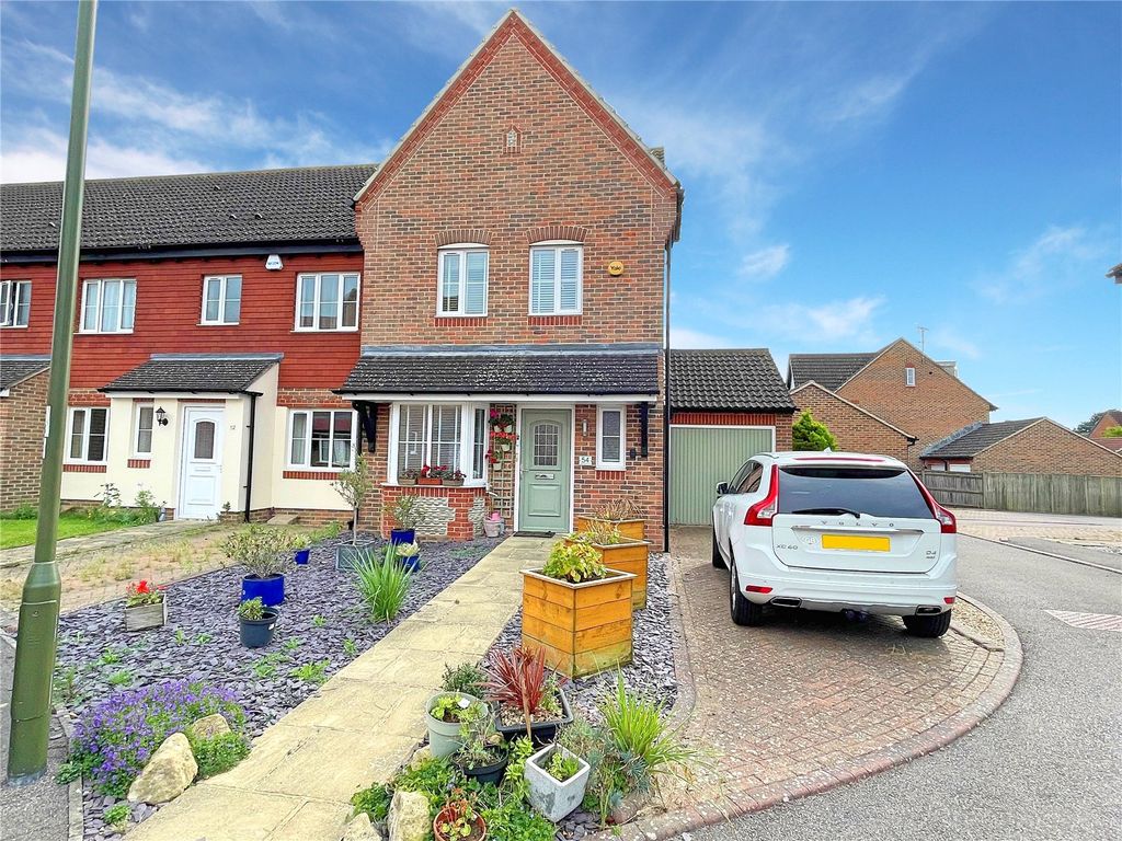 4 bed end terrace house for sale in Watersmead Drive, Littlehampton