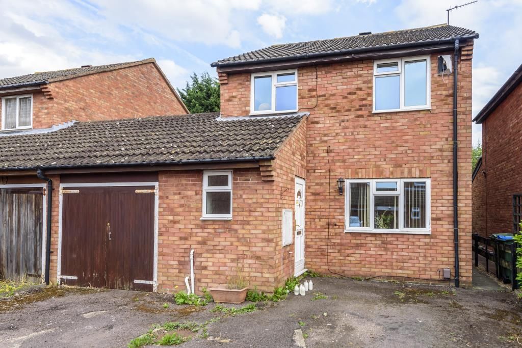 4 bed semidetached house for sale in Barrie Close, Haydon Hill