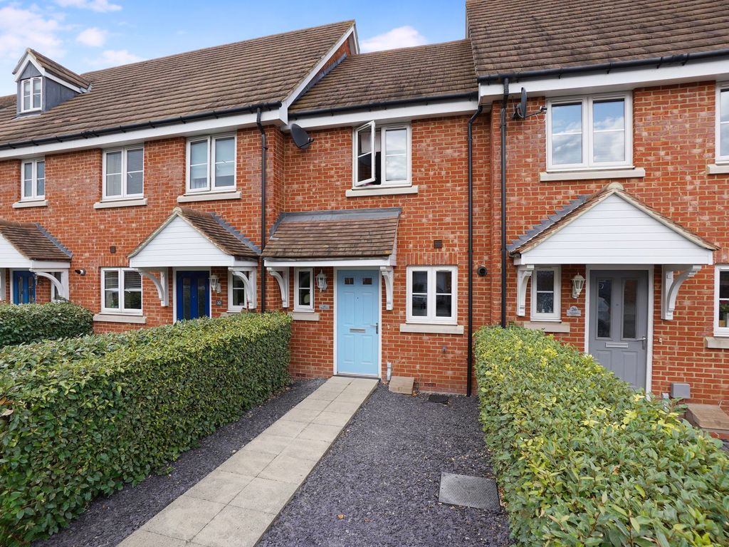 2 bed terraced house for sale in Eglington Drive, Wainscott ME3 Zoopla
