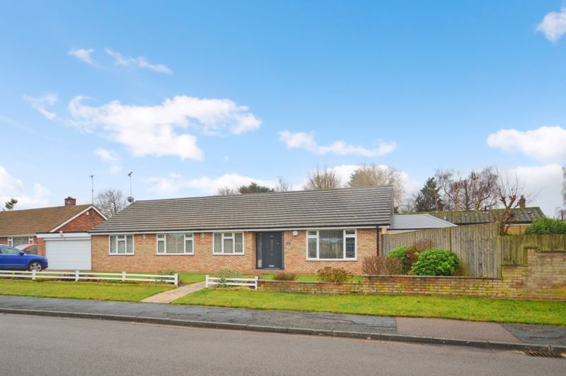 3 bed detached bungalow for sale in Irvine Drive, Stoke Mandeville