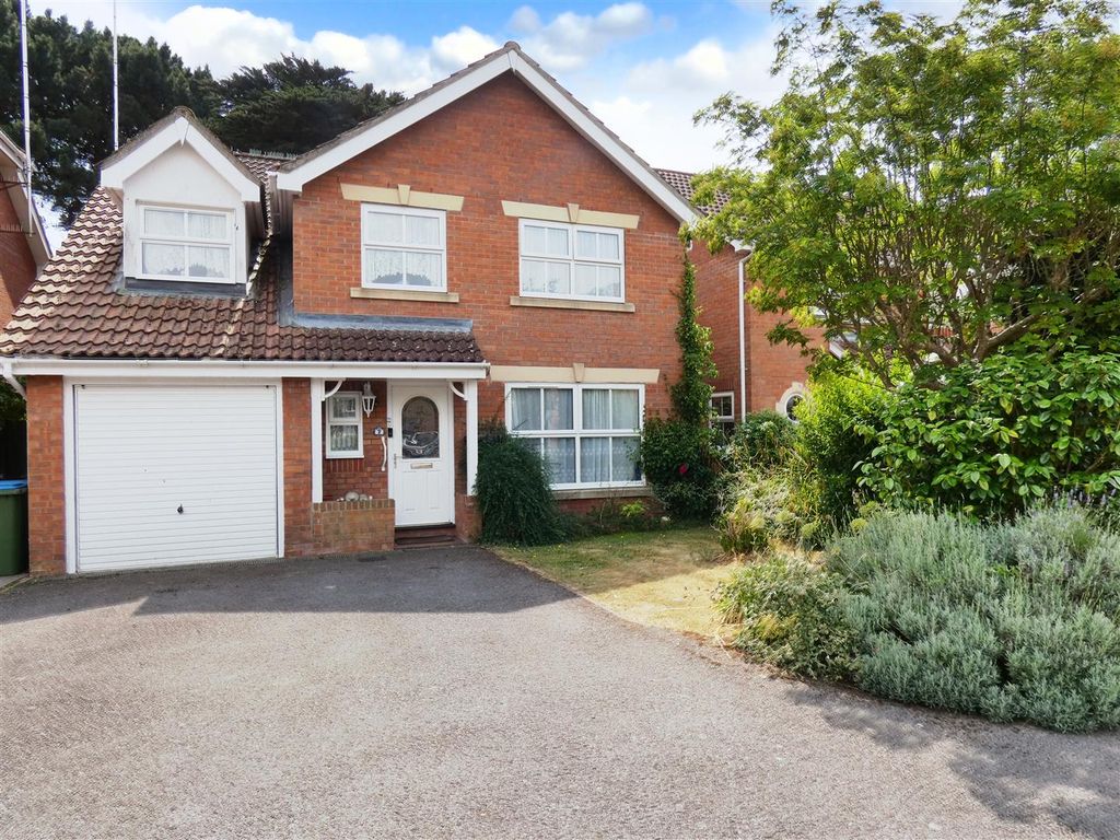 5 bed detached house for sale in Bluebell Drive, Littlehampton BN17