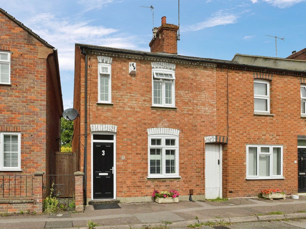 3 bed end terrace house for sale in Prospect Road, Stony Stratford