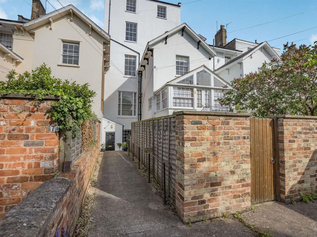 Lypiatt Lane, Cheltenham GL50  