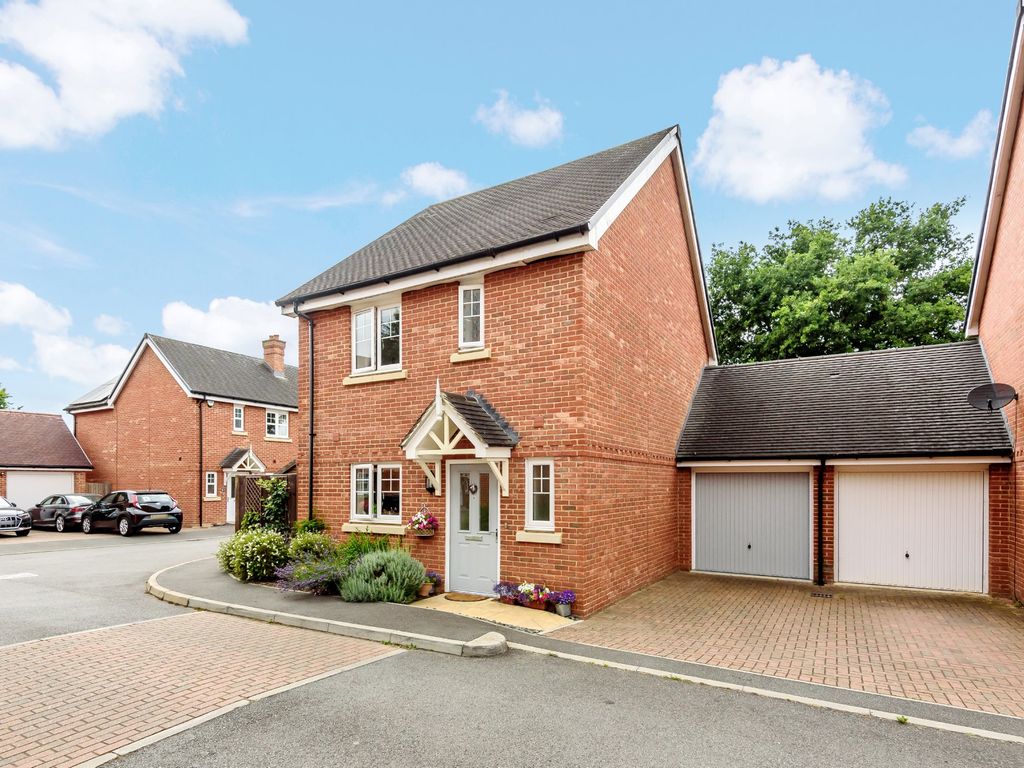Wey Meadow Close, Wrecclesham, Farnham, Surrey GU9  